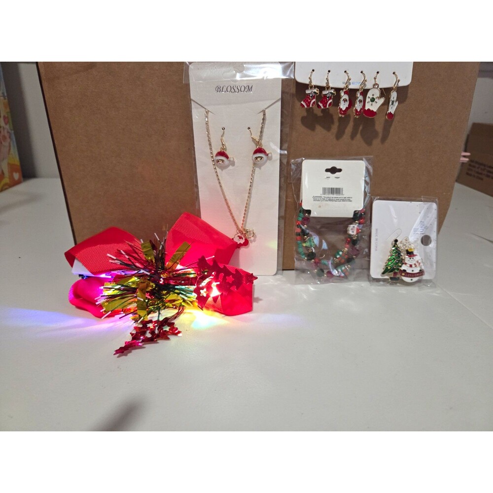Christmas Jewelry Lot 5pc  Gold tone Includes a Light Up Hair Bow